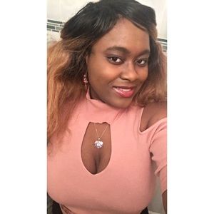 Meet your Posher, Taina